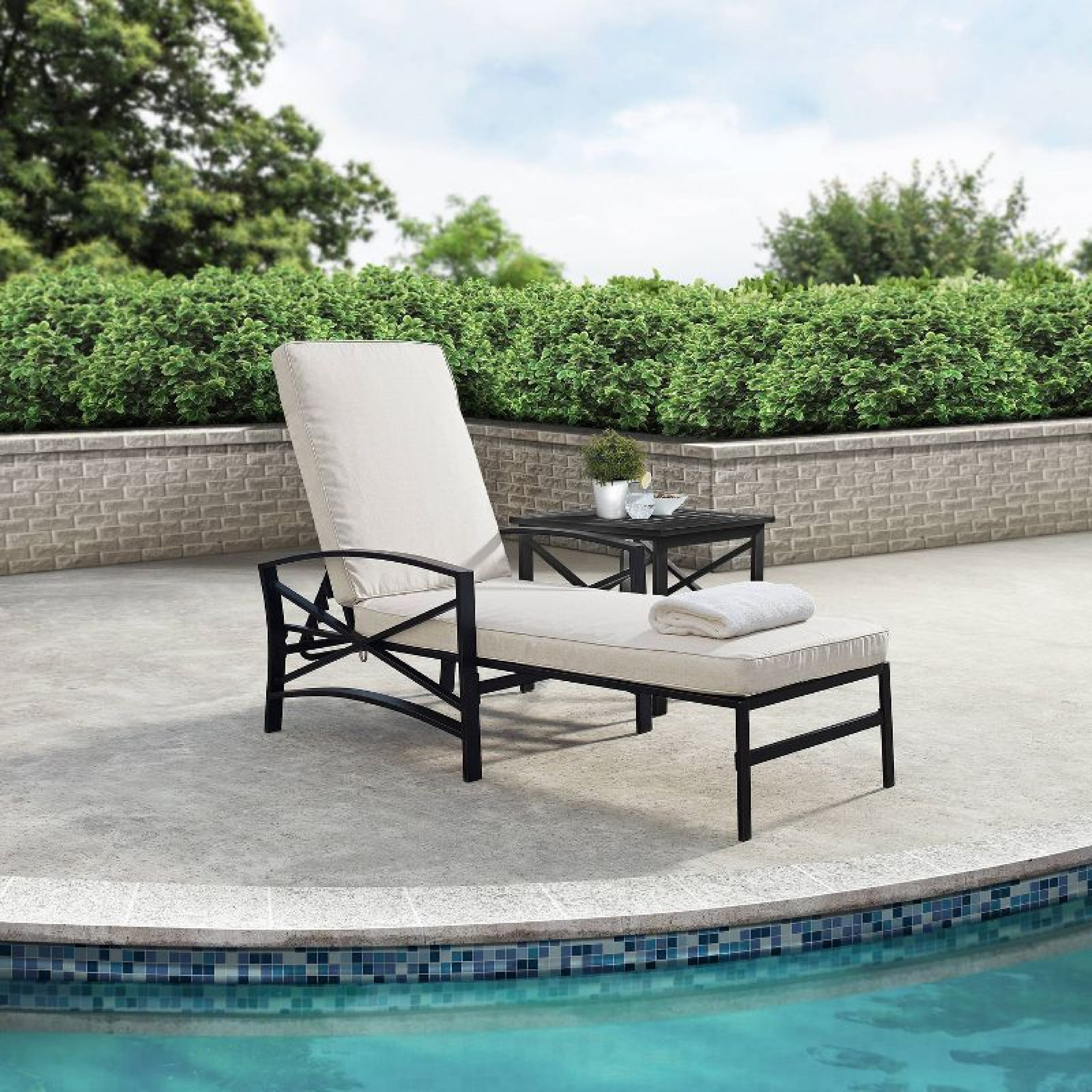 HOBBS OUTDOOR SWIMMING POOLSIDE LOUNGER