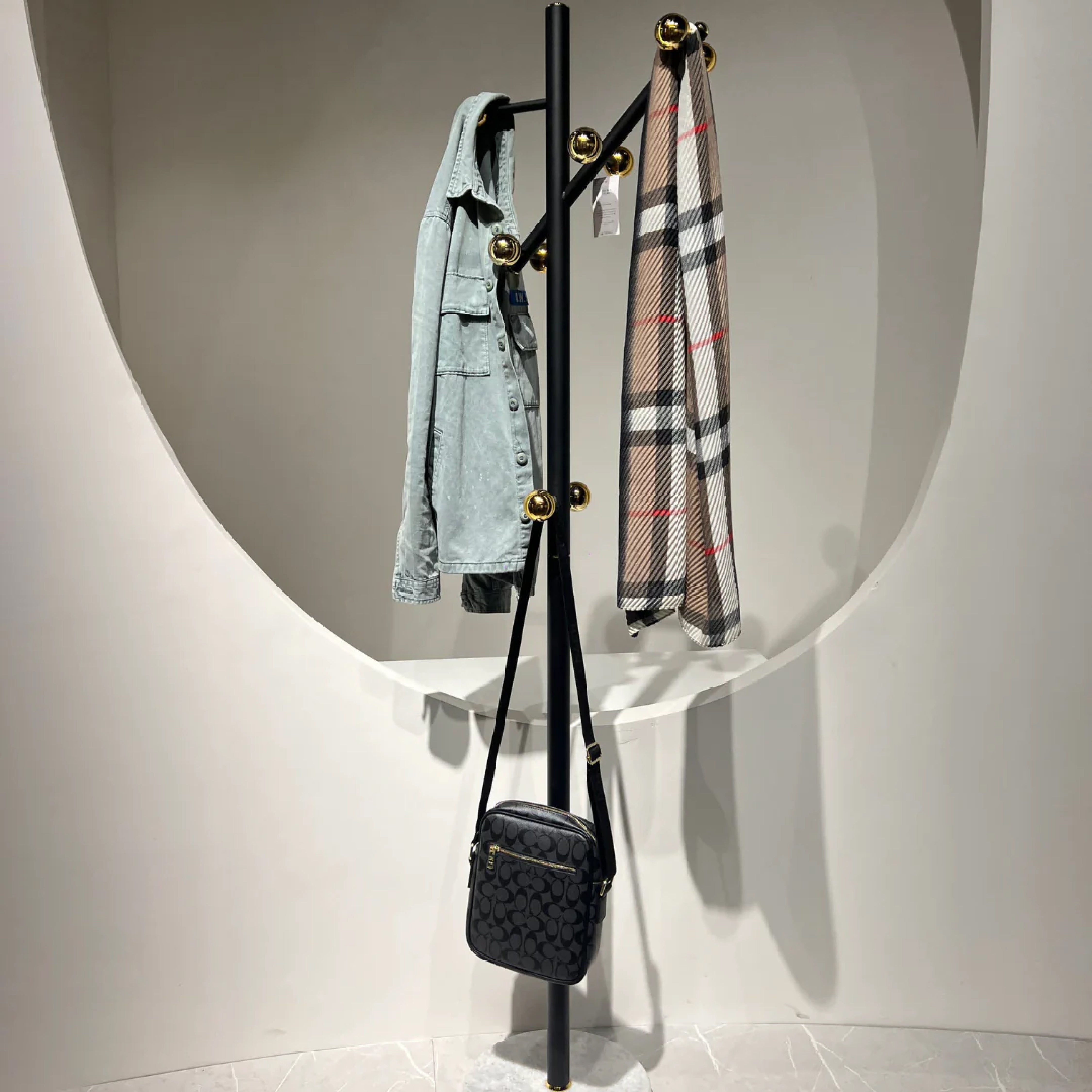 Palto Clothes Hanging Stand