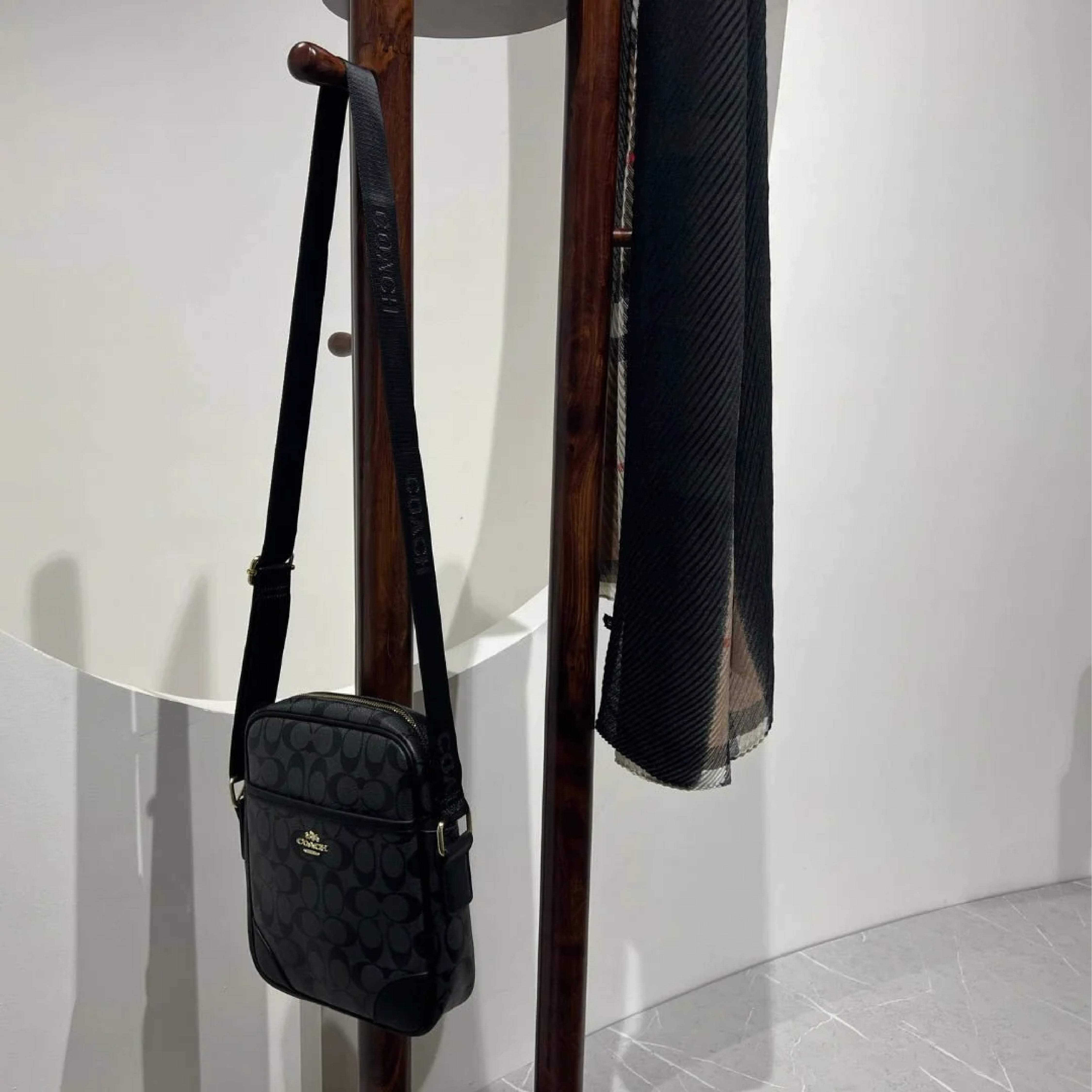 Bauhini Clothes Hanging Stand